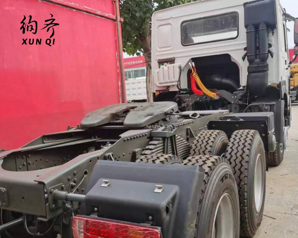 Used Heavy Duty Diesel China Sinotruk All Wheel Drive Truck 6x4 Chassis (1)
