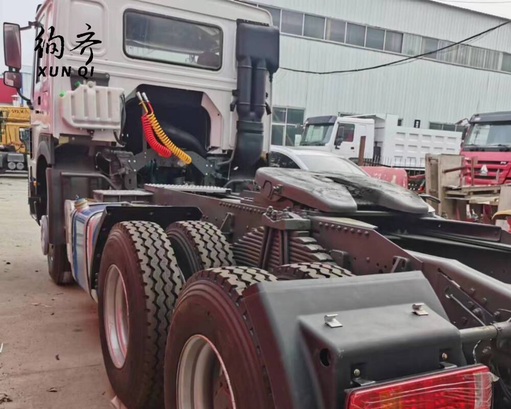 Used Heavy Duty Diesel China Sinotruk All Wheel Drive Truck 6x4 Chassis (1)