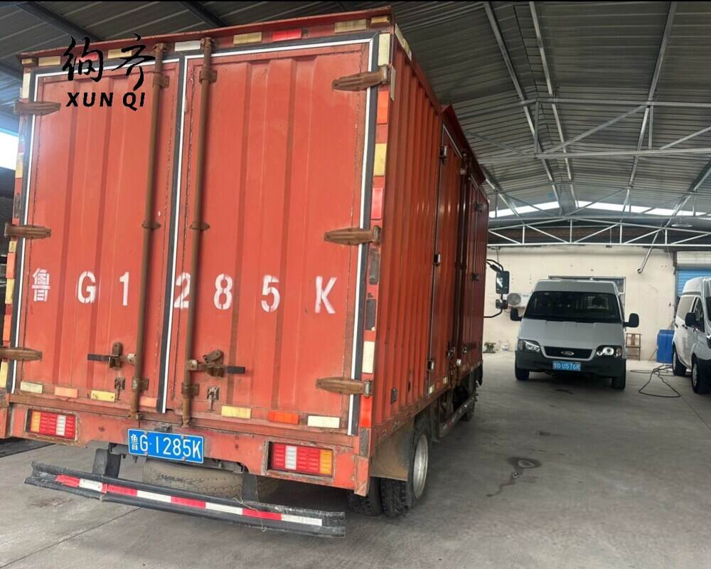 Low Priced used Howo 1-10 Ton Van Cargo Trucks LHDRHD Diesel 4L Manual Engine 4x2 for Africa