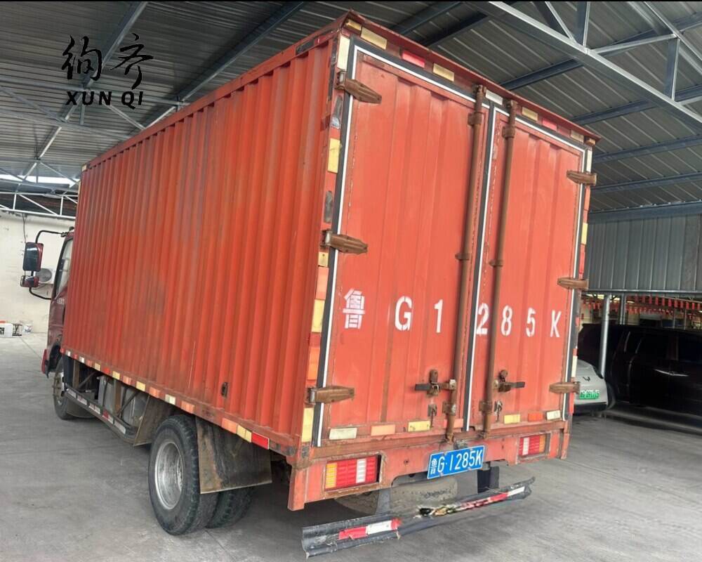 Low Priced used Howo 1-10 Ton Van Cargo Trucks LHDRHD Diesel 4L Manual Engine 4x2 for Africa