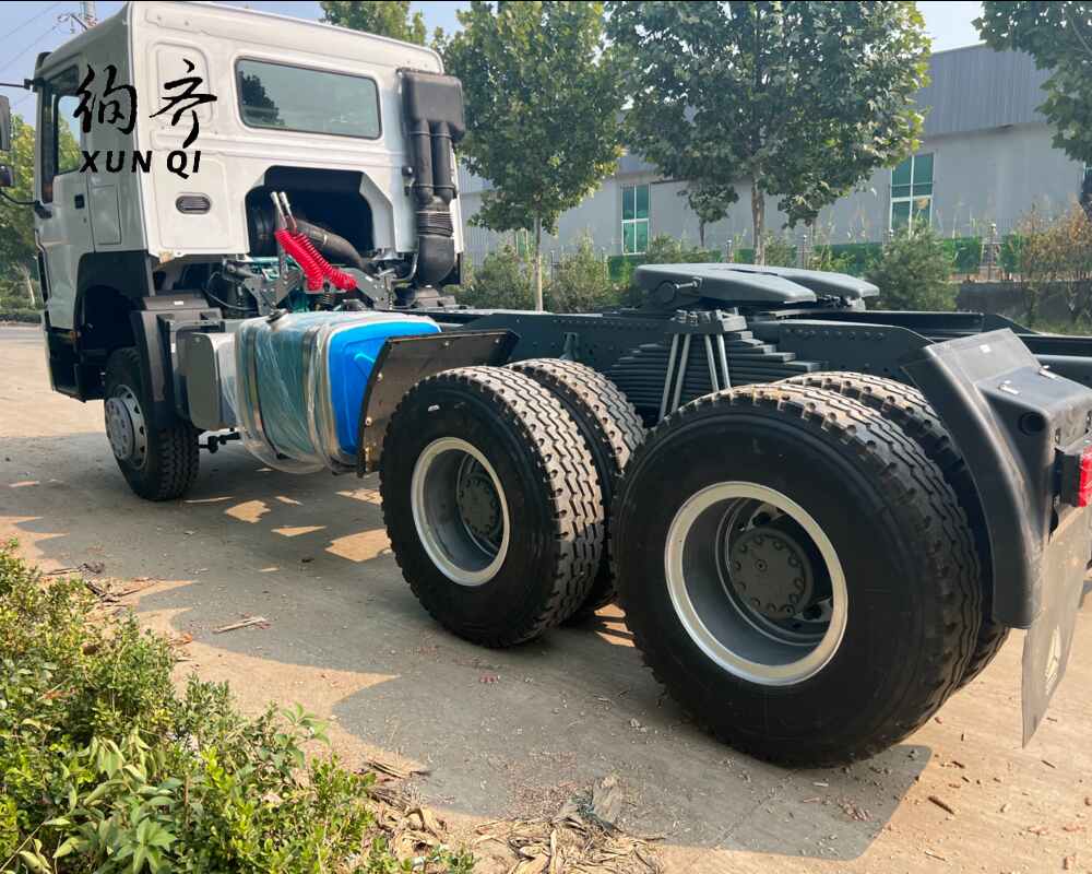 Factory direct sales low price Sinotruk Howo 6X6 371HP Truck Second Hand with SINOTRUK Engine Euro 3 Emission for Heavy Diesel Fuel