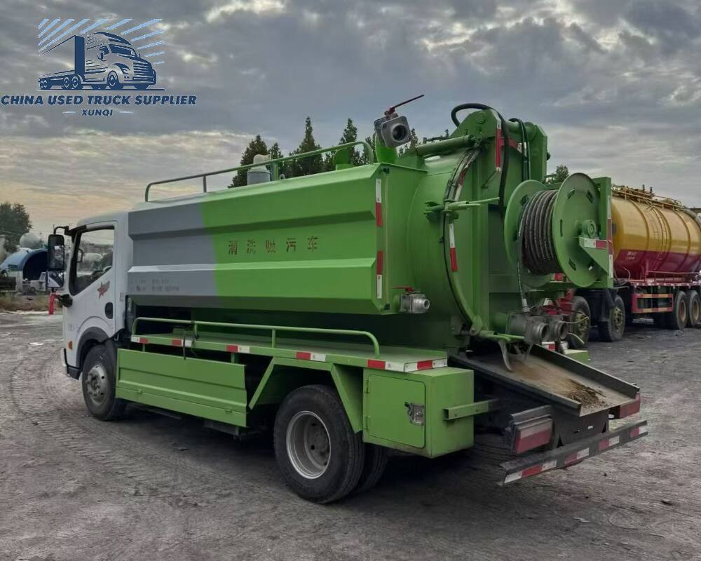 Used Dongfeng 4×2 115 hp sewer cleaning and suction truck 4.4-ton Euro V four-cylinder diesel engine