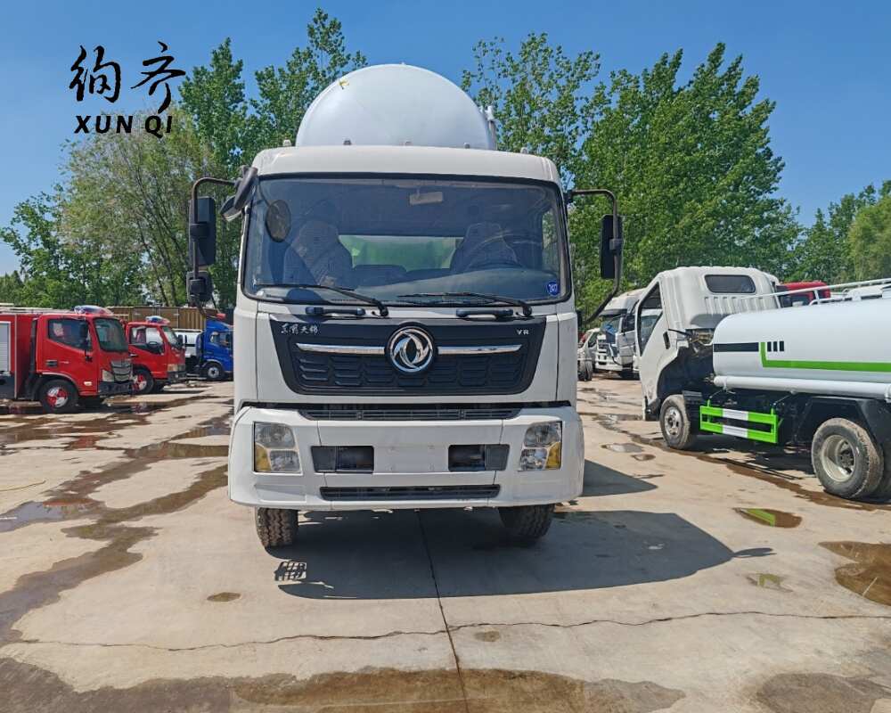 Used Dongfeng 4×2 180–210 hp Vacuum Sewer Truck A10 Series 10 cubic meter capacity pH 3–11 Cummins diesel engine