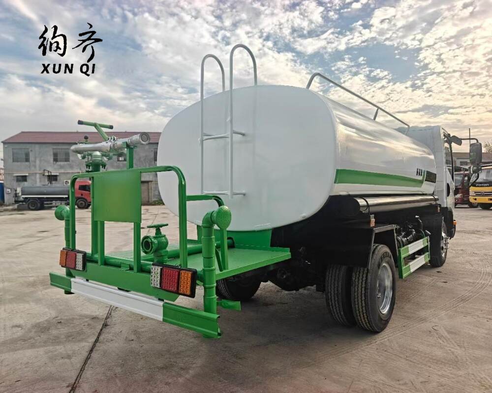 Used FAW 4×2 102 hp water sprinkler truck 2.5 cubic meter 2-ton 4-cylinder diesel engine