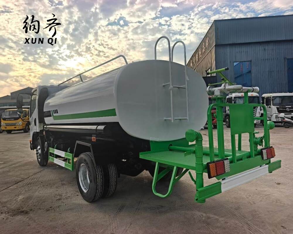 Used FAW 4×2 102 hp water sprinkler truck 2.5 cubic meter 2-ton 4-cylinder diesel engine
