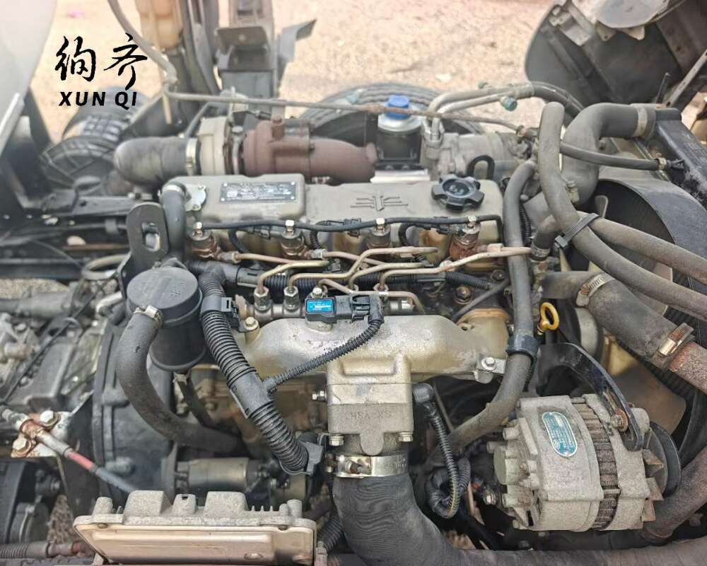Used FAW 4×2 102 hp water sprinkler truck 2.5 cubic meter 2-ton 4-cylinder diesel engine Used FAW 4×2 102 hp water sprinkler truck 2.5 cubic meter 2-ton 4-cylinder diesel engine