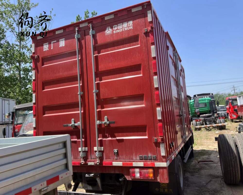 Used Howo 6×2 290 hp Box Truck Euro VI 18-ton 6-cylinder diesel engine