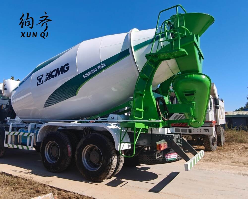 Used Howo 8×4 371 hp concrete mixer truck equipped with a 6-cylinder Euro II diesel engine