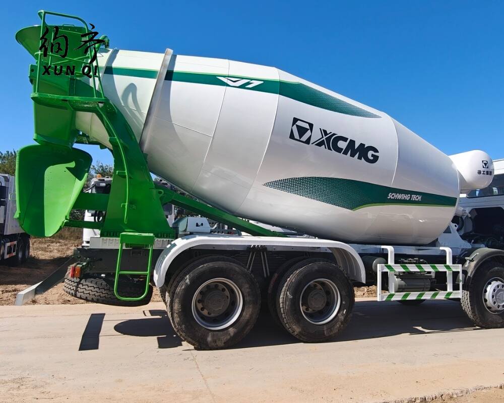 Used Howo 8×4 371 hp concrete mixer truck equipped with a 6-cylinder Euro II diesel engine