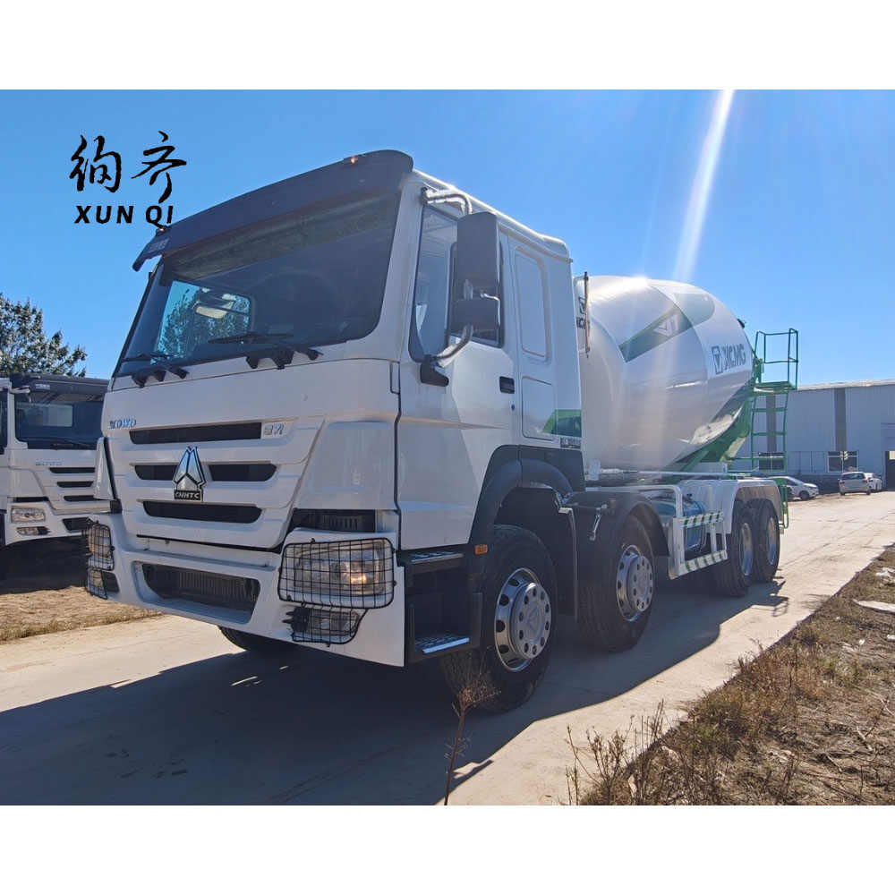 Used Howo 8×4 371 hp concrete mixer truck equipped with a 6-cylinder Euro II diesel engine