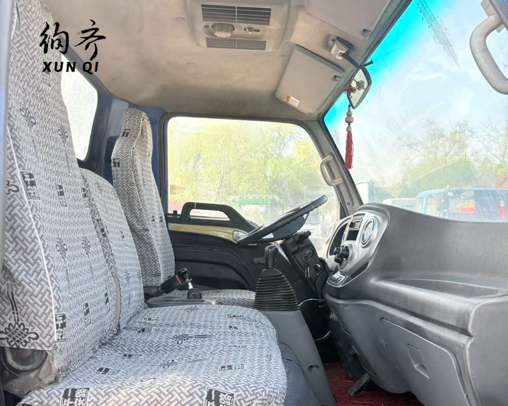 Used JAC 4×2 120-160 HP Fecal Suction Truck 4.5-ton 5 m³ 4-Cylinder Diesel Engine
