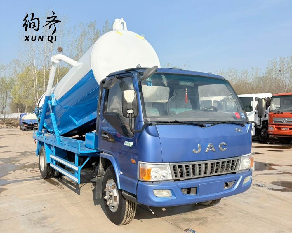 Used JAC 4×2 120-160 HP Fecal Suction Truck 4.5-ton 5 m³ 4-Cylinder Diesel Engine