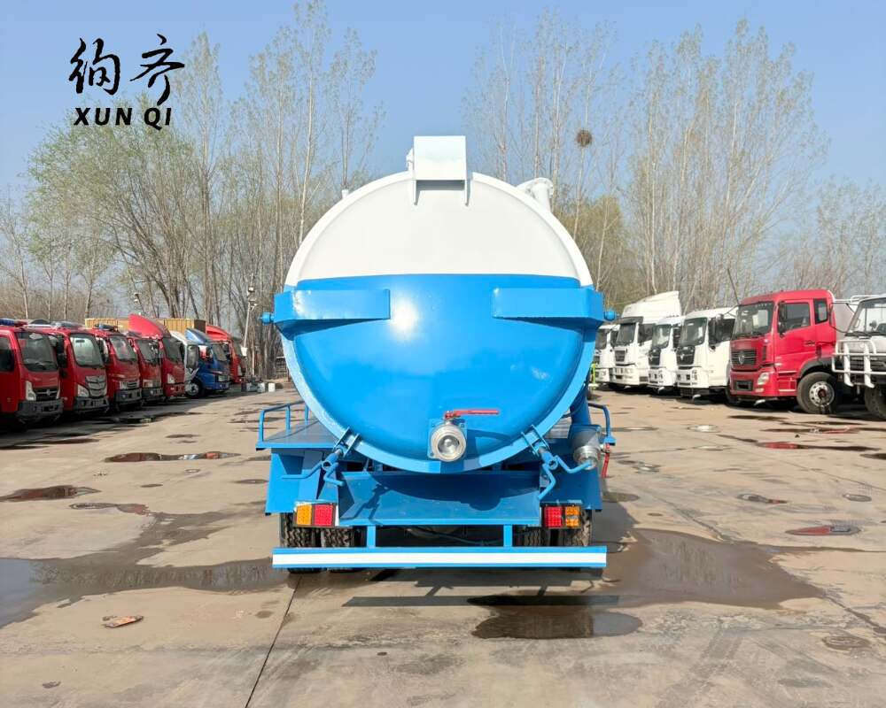 Used JAC 4×2 120-160 HP Fecal Suction Truck 4.5-ton 5 m³ 4-Cylinder Diesel Engine