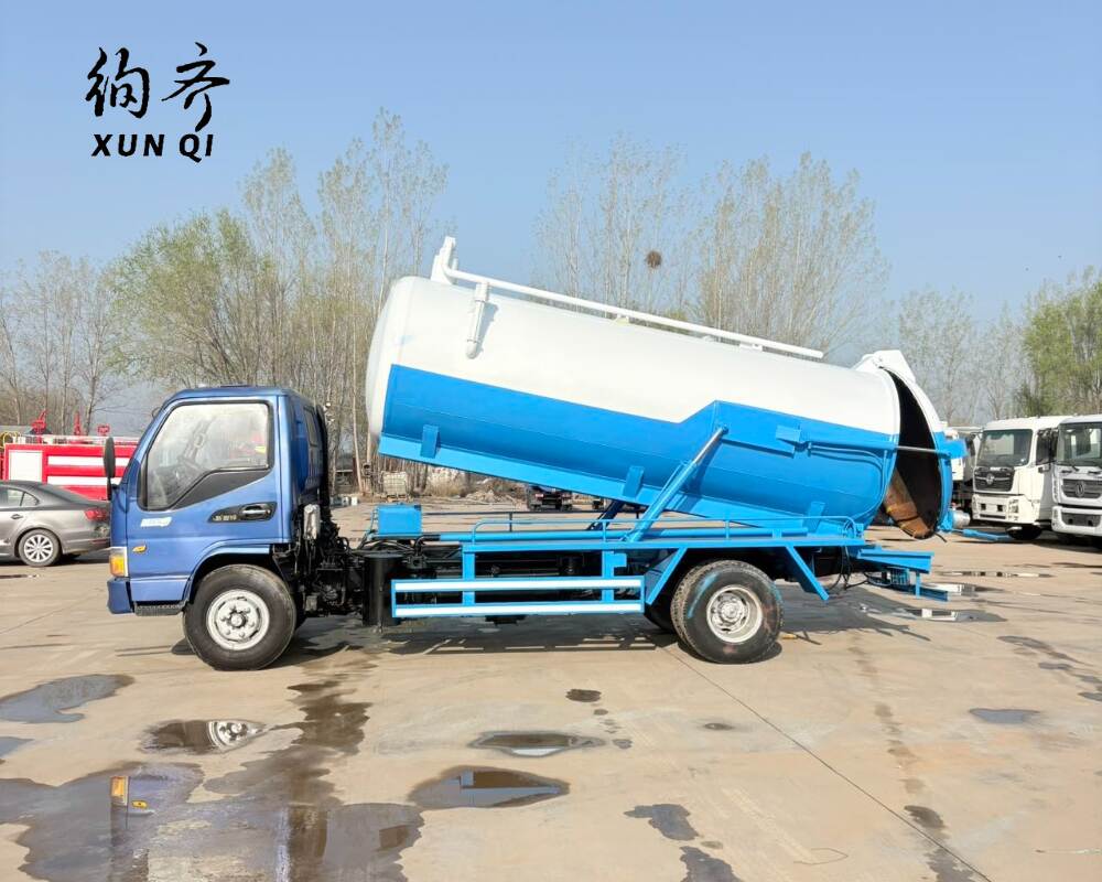 Used JAC 4×2 120-160 HP Fecal Suction Truck 4.5-ton 5 m³ 4-Cylinder Diesel Engine