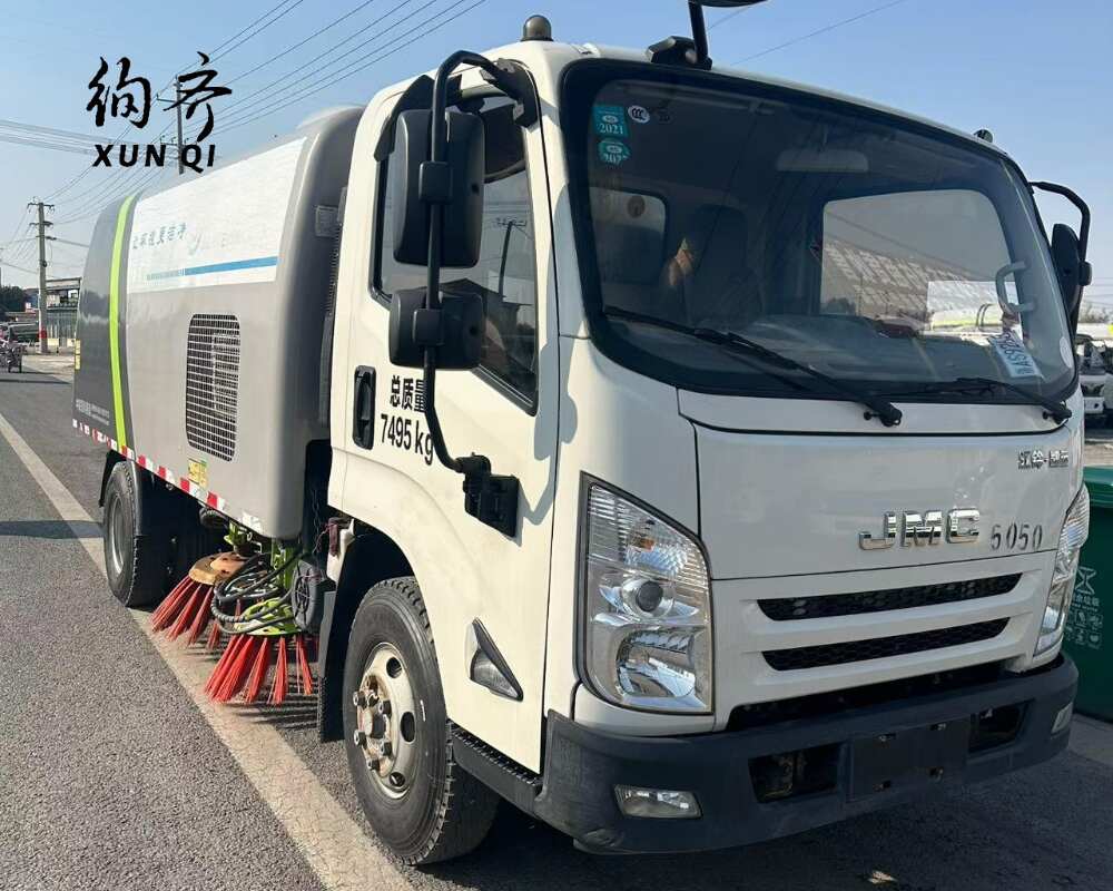 Used JMC 4×2 152 hp street sweeper Euro VI equipped with a JMC Tengbao engine