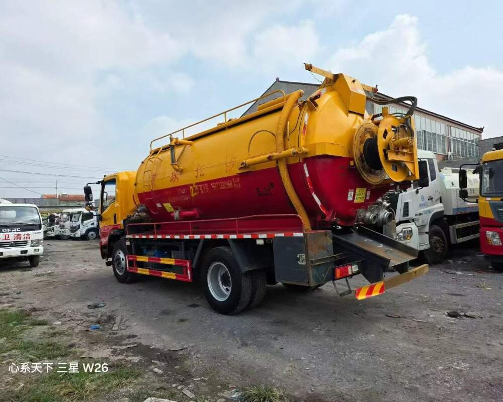 Used Sinotruk 4×2 190hp vacuum truck Euro VI 4-cylinder Weichai engine 7–8 ton capacity