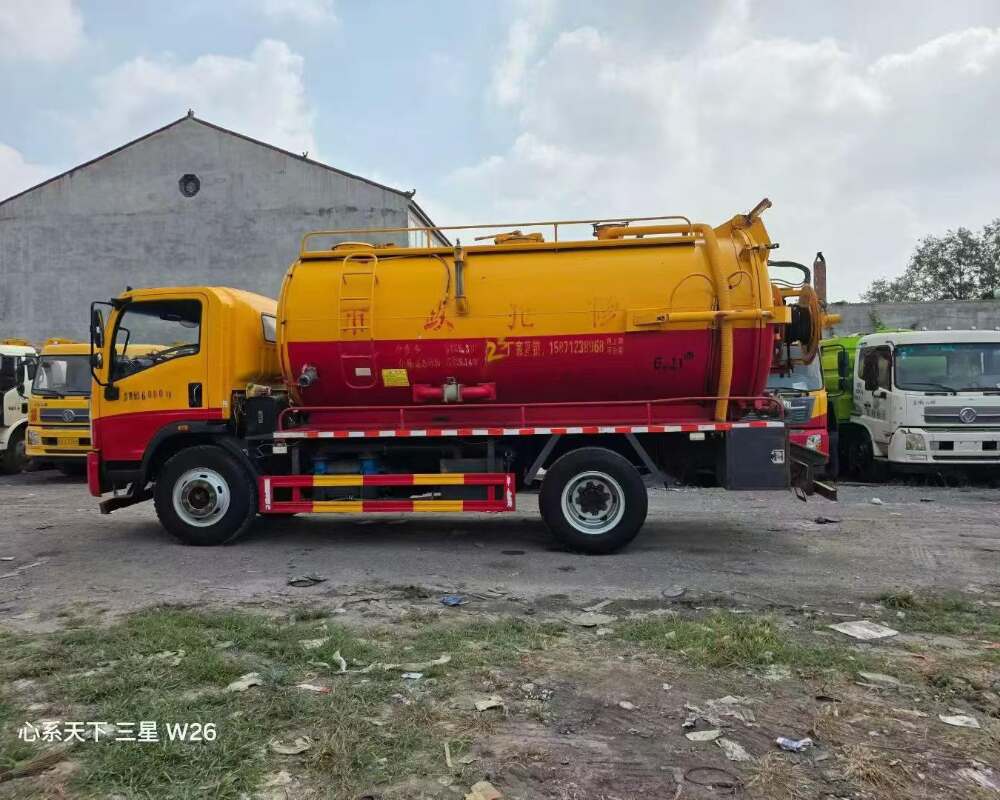 Used Sinotruk 4×2 190hp vacuum truck Euro VI 4-cylinder Weichai engine 7–8 ton capacity