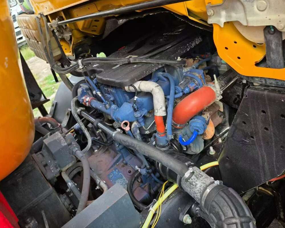 Used Sinotruk 4×2 190hp vacuum truck Euro VI 4-cylinder Weichai engine 7–8 ton capacity