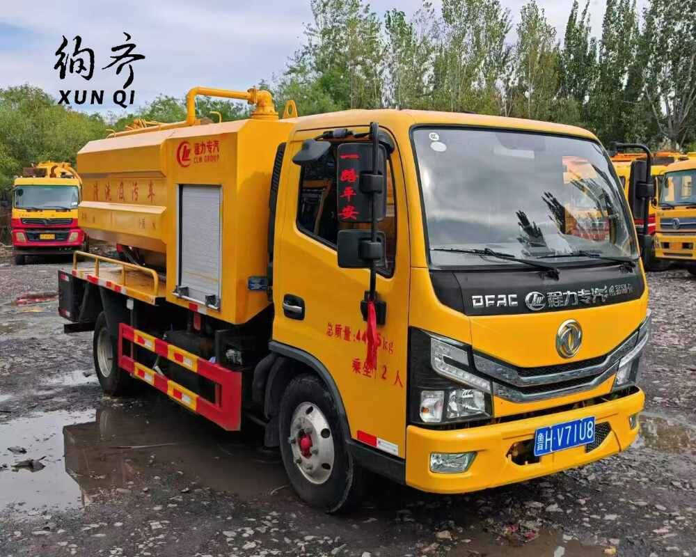 ‌Used Dongfeng 4×2 102-170 HP Sewage Suction Truck 4-ton 3-5 m³ 4-cylinder Diesel Engine‌