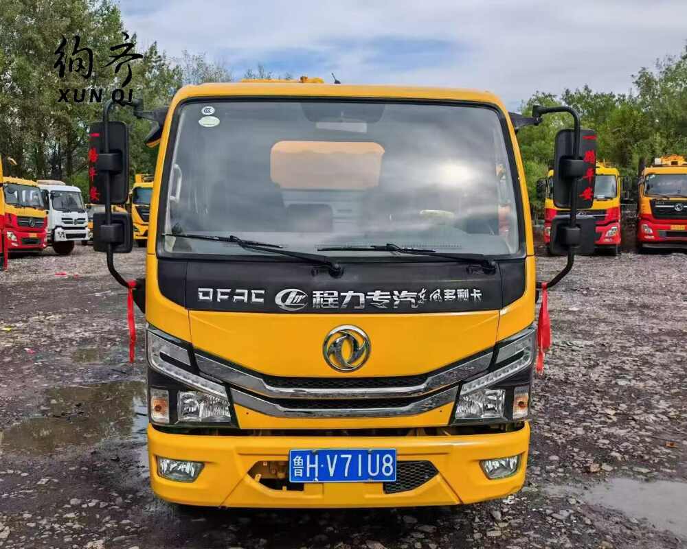 ‌Used Dongfeng 4×2 102-170 HP Sewage Suction Truck 4-ton 3-5 m³ 4-cylinder Diesel Engine‌