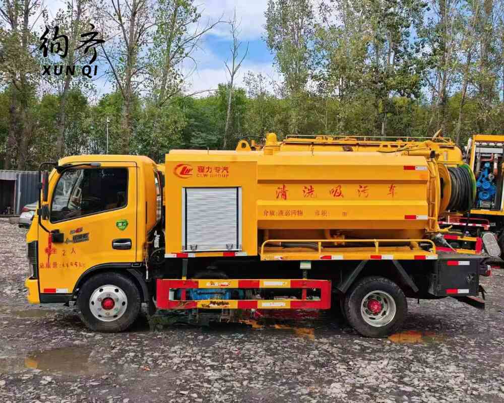 ‌Used Dongfeng 4×2 102-170 HP Sewage Suction Truck 4-ton 3-5 m³ 4-cylinder Diesel Engine‌