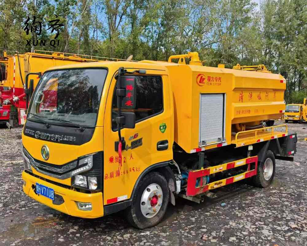‌Used Dongfeng 4×2 102-170 HP Sewage Suction Truck 4-ton 3-5 m³ 4-cylinder Diesel Engine‌