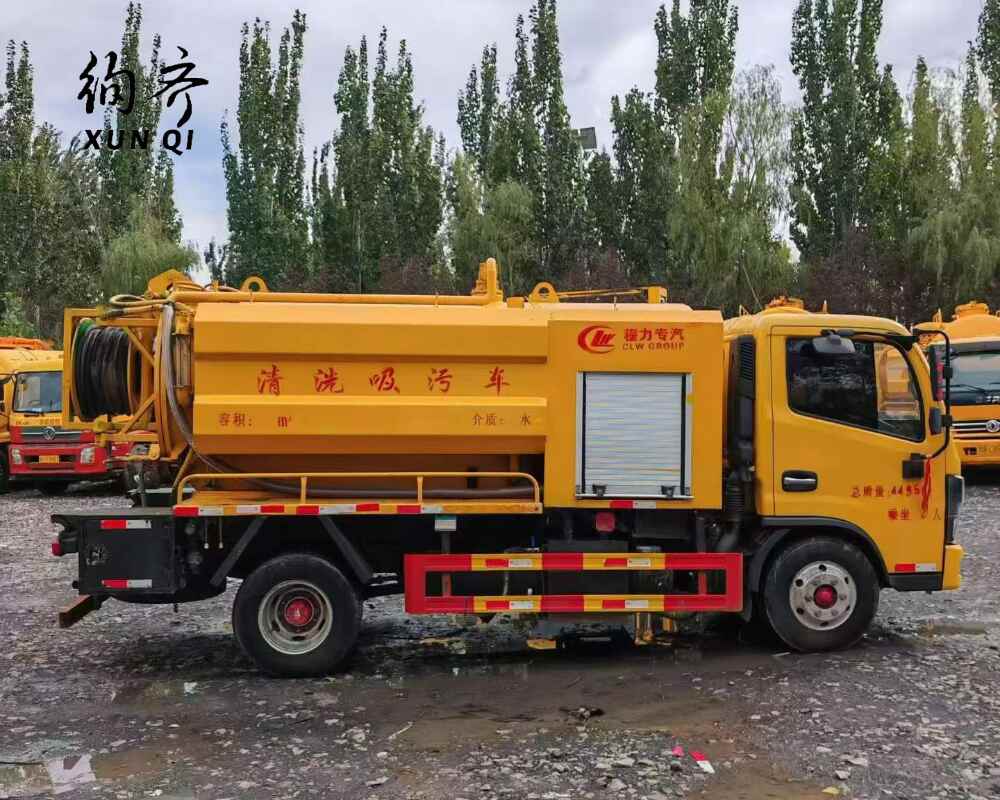 ‌Used Dongfeng 4×2 102-170 HP Sewage Suction Truck 4-ton 3-5 m³ 4-cylinder Diesel Engine‌